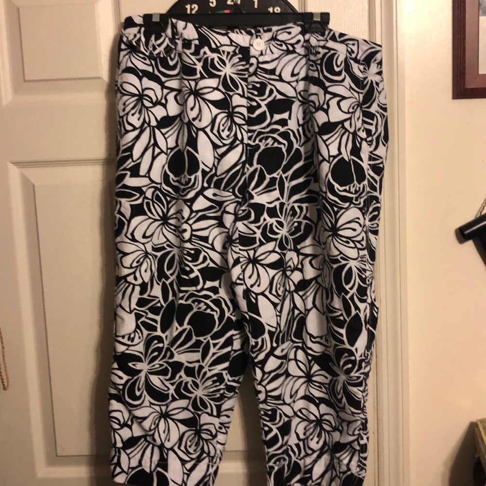 Liz Claiborne Audra 3/4 length Pants Size 18